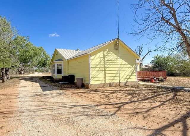 680 W County Road 678, Natalia, TX 78059 — photo 20