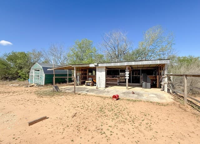 680 W County Road 678, Natalia, TX 78059 — photo 21