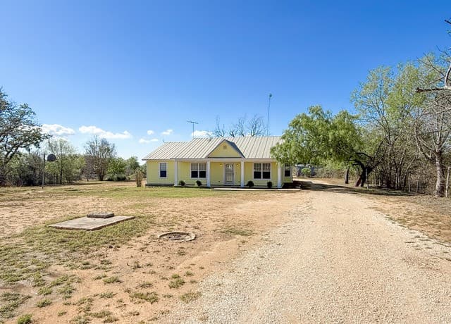 680 W County Road 678, Natalia, TX 78059 — photo 23