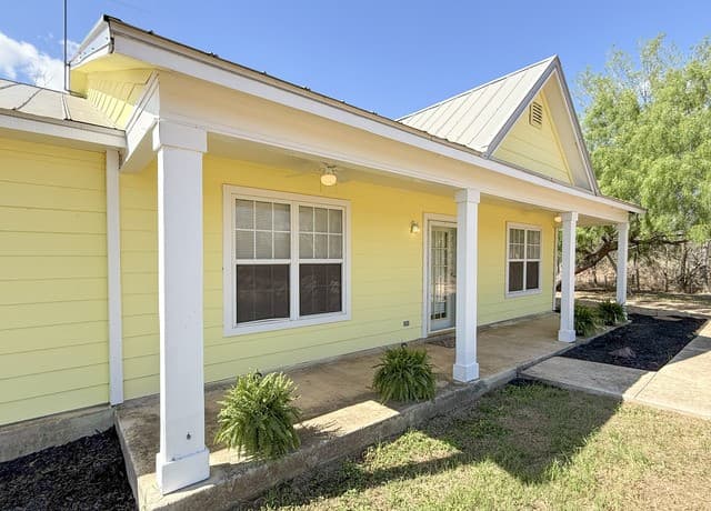 680 W County Road 678, Natalia, TX 78059 — photo 4