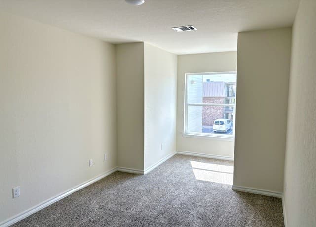 310  W Evergreen St #108, San Antonio, TX 78212 — photo 10