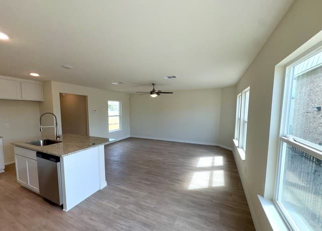 310  W Evergreen St #108, San Antonio, TX 78212 — photo 4