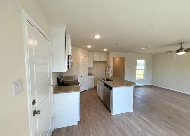 310  W Evergreen St #108, San Antonio, TX 78212 — photo 5