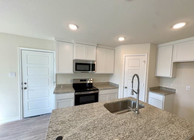 310  W Evergreen St #108, San Antonio, TX 78212 — photo 6