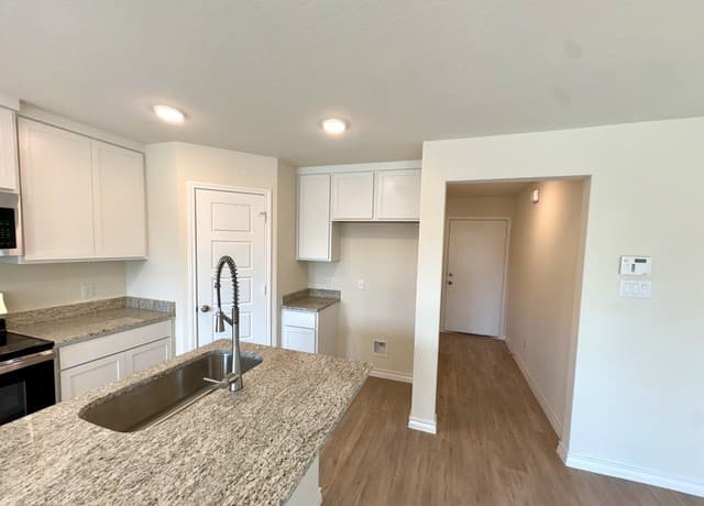 310  W Evergreen St #108, San Antonio, TX 78212 — photo 7