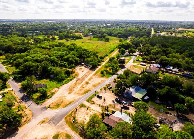 710  Goliad Rd, Floresville, TX 78114 — photo 10
