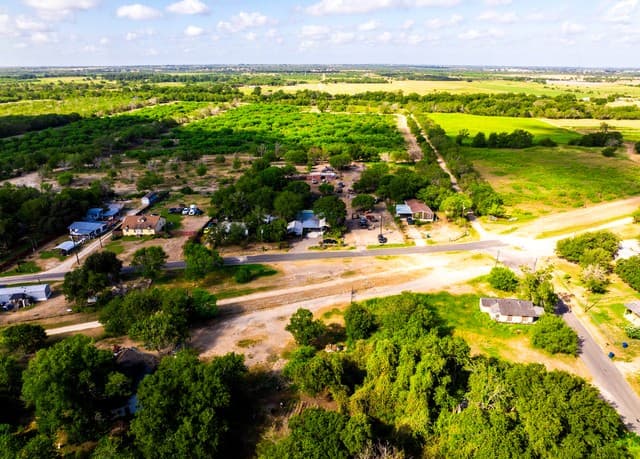 710  Goliad Rd, Floresville, TX 78114 — photo 12