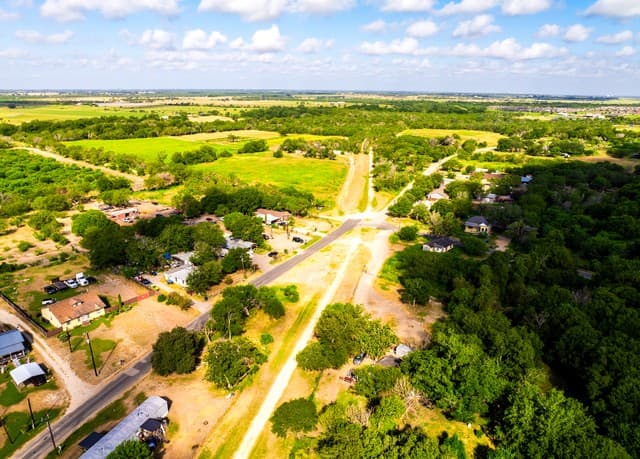 710  Goliad Rd, Floresville, TX 78114 — photo 13