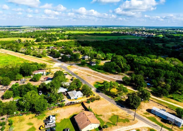 710  Goliad Rd, Floresville, TX 78114 — photo 14