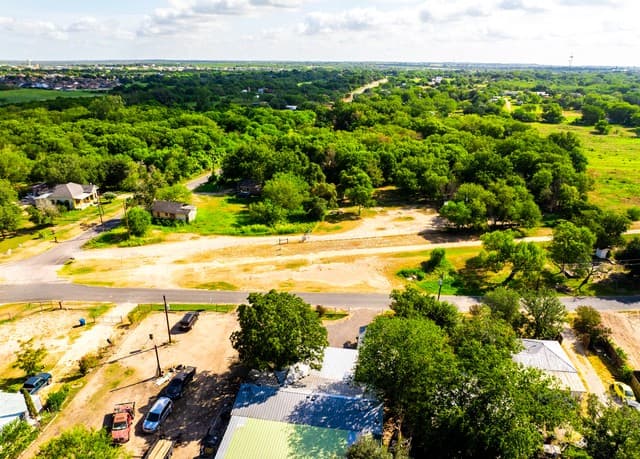 710  Goliad Rd, Floresville, TX 78114 — photo 16