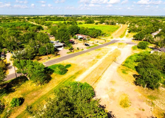 710  Goliad Rd, Floresville, TX 78114 — photo 20