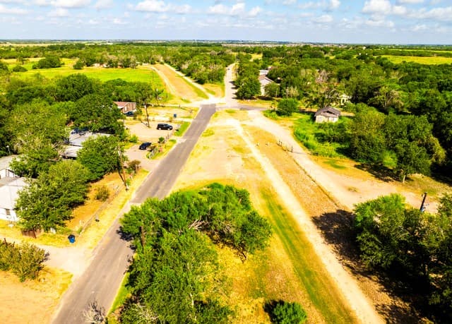 710  Goliad Rd, Floresville, TX 78114 — photo 21
