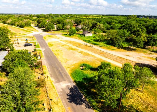 710  Goliad Rd, Floresville, TX 78114 — photo 22