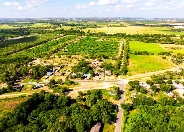 710  Goliad Rd, Floresville, TX 78114 — photo 3