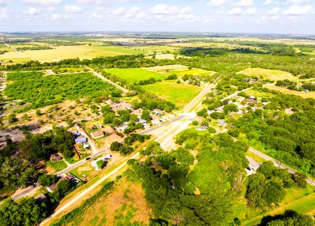 710  Goliad Rd, Floresville, TX 78114 — photo 5
