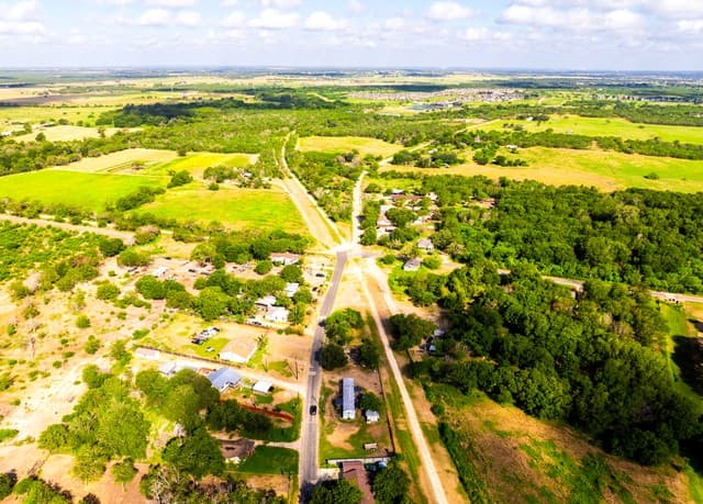 710  Goliad Rd, Floresville, TX 78114 — photo 6