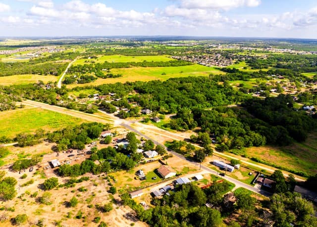 710  Goliad Rd, Floresville, TX 78114 — photo 7