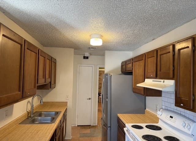 9130  Kings Hbr, San Antonio, TX 78242 — photo 2