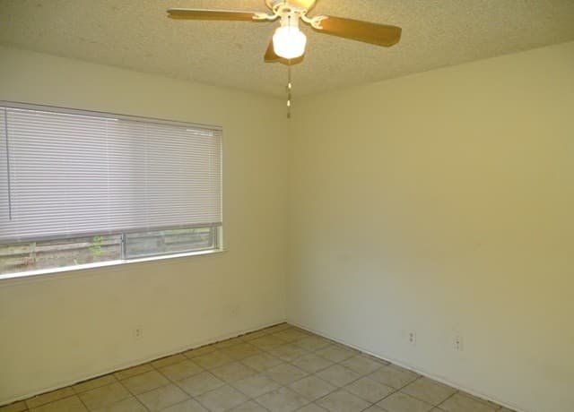 5215  Meadow Rise St, San Antonio, TX 78250 — photo 18