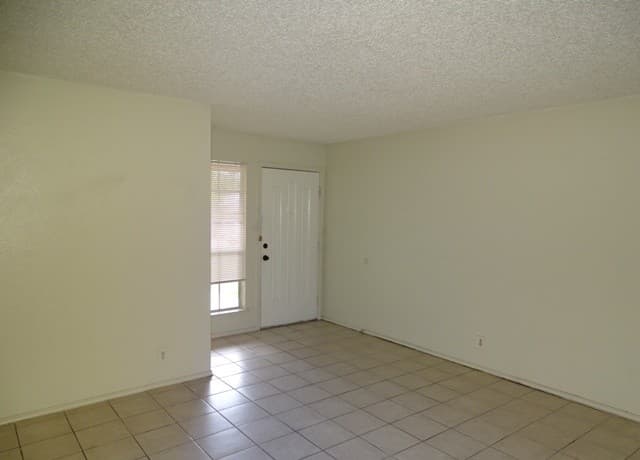 5215  Meadow Rise St, San Antonio, TX 78250 — photo 4