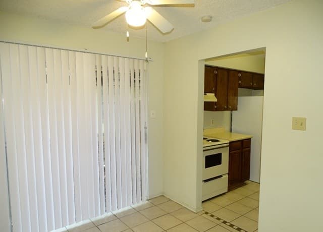 5215  Meadow Rise St, San Antonio, TX 78250 — photo 7