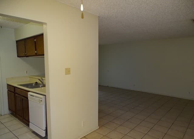 5215  Meadow Rise St, San Antonio, TX 78250 — photo 8