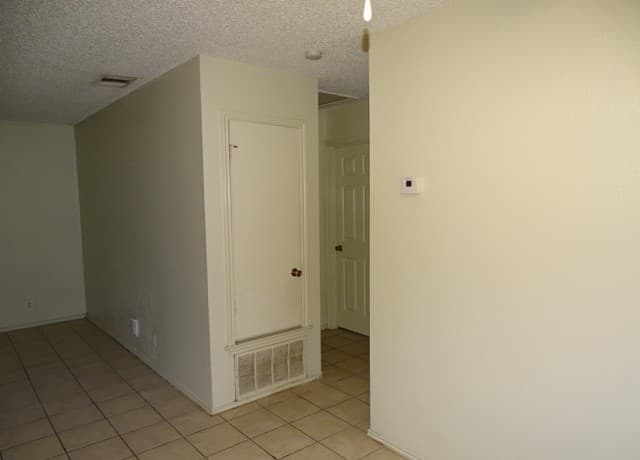5215  Meadow Rise St, San Antonio, TX 78250 — photo 9