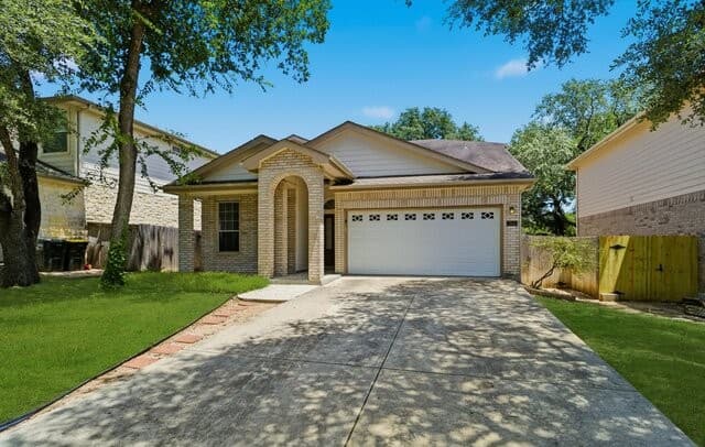 2616  Gallant Fox Dr, Schertz, TX 78108 — photo 2