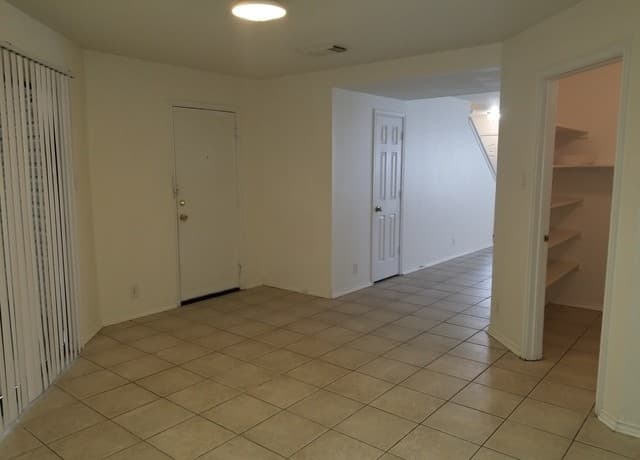 30  Torreys Post, San Antonio, TX 78240 — photo 5