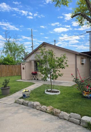 810 Haggin St.