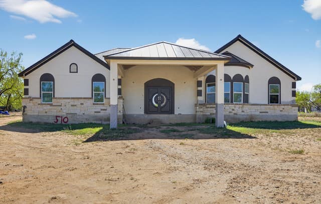 510  High Mdw, Lytle, TX 78052 — photo 2