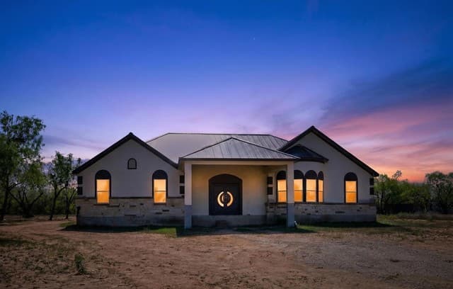 510  High Mdw, Lytle, TX 78052 — photo 5