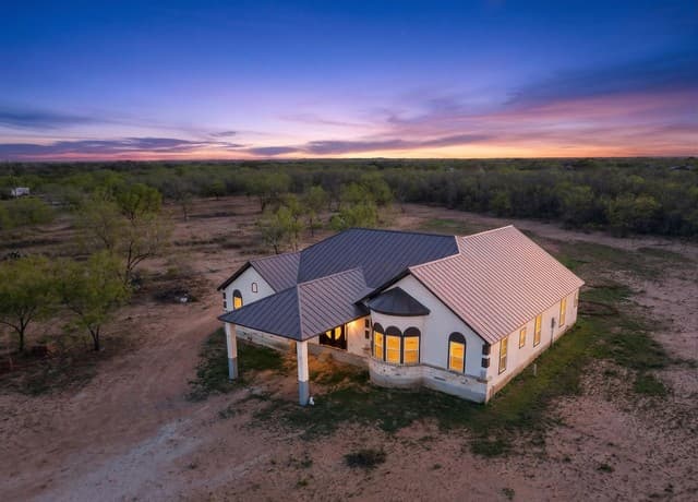 510  High Mdw, Lytle, TX 78052 — photo 6