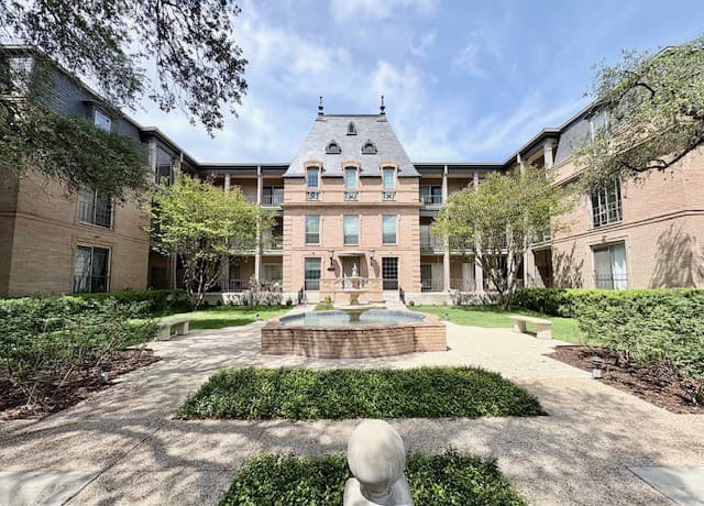 7709 Broadway Unit 103