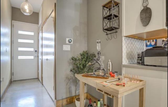 1542 N Alamo Unit 203