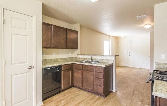 2242  Fishing Trail, San Antonio, TX 78224 — photo 2