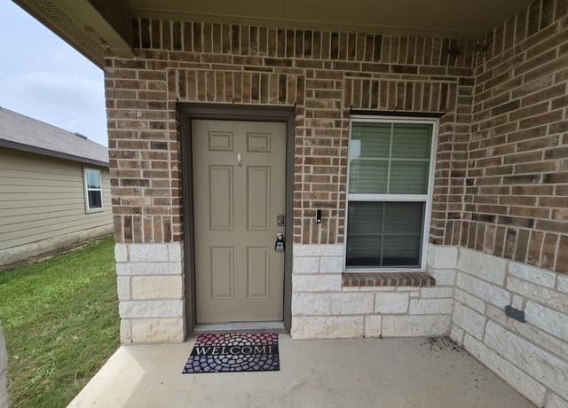 465  Middle Green Loop, Floresville, TX 78114 — photo 2