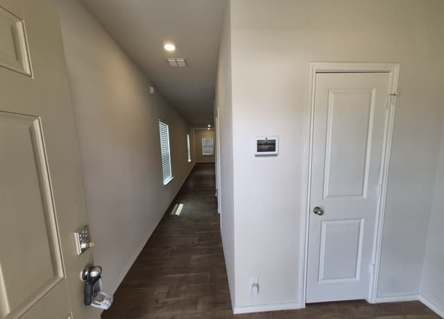 465  Middle Green Loop, Floresville, TX 78114 — photo 3