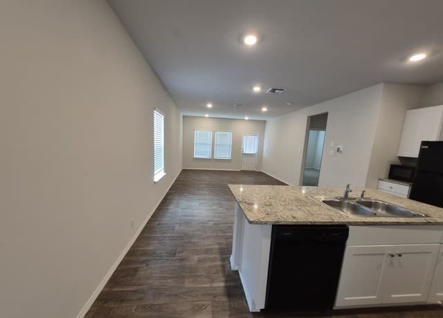 465  Middle Green Loop, Floresville, TX 78114 — photo 8