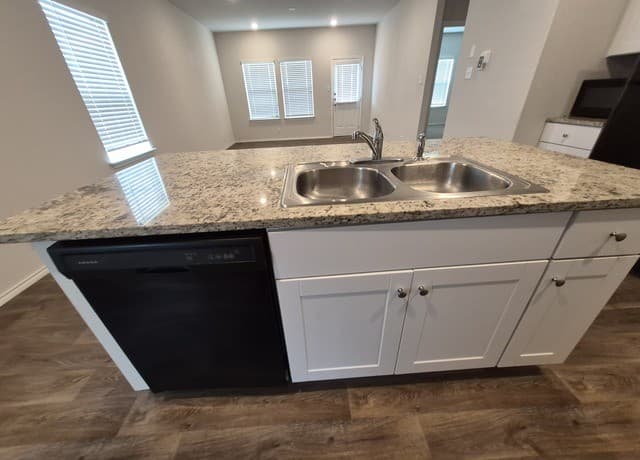 465  Middle Green Loop, Floresville, TX 78114 — photo 9