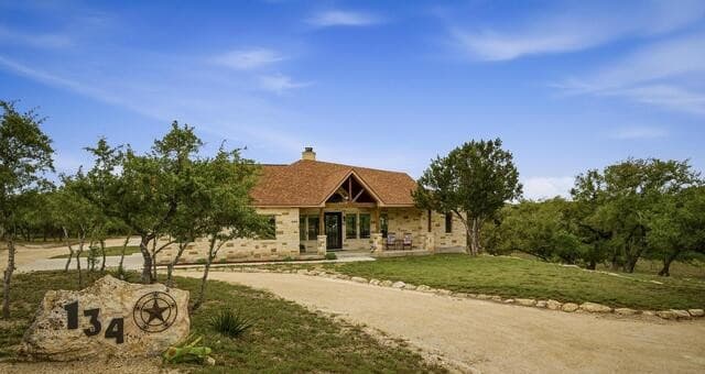 134 Stallion Estates Dr