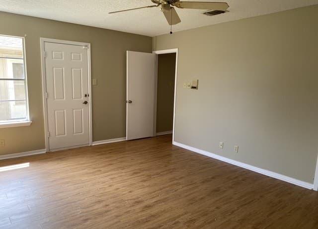 5842  Spring Vly, San Antonio, TX 78247 — photo 13