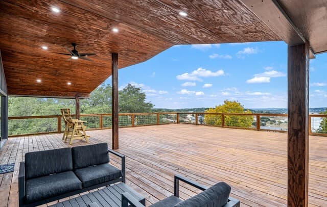 519  Glenn Dr, Canyon Lake, TX 78133 — photo 2