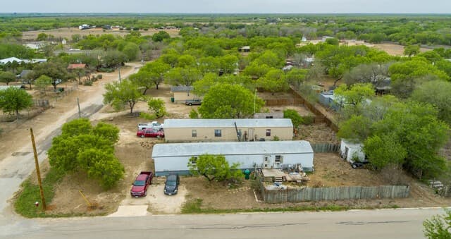 515  Elm St, Jourdanton, TX 78026 — photo 4