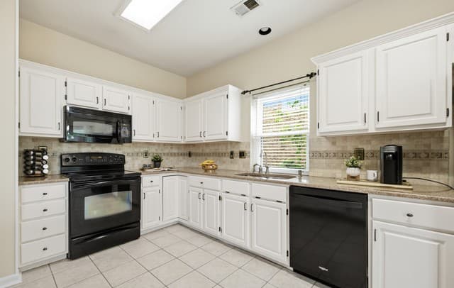 18143  Summer Knoll Dr, San Antonio, TX 78258 — photo 24