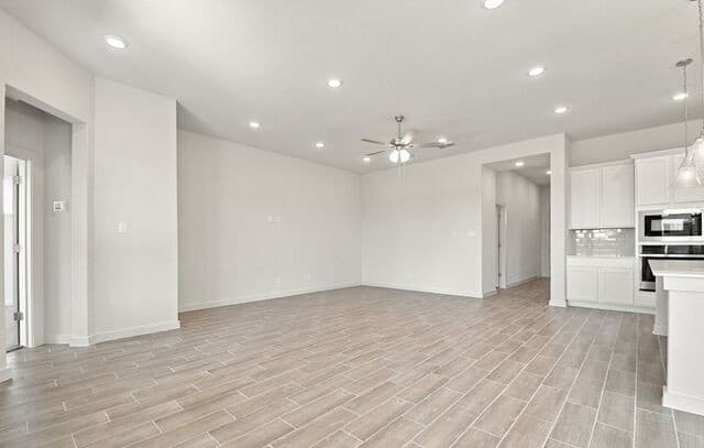 125  Travis Drive, Castroville, TX 78009 — photo 12