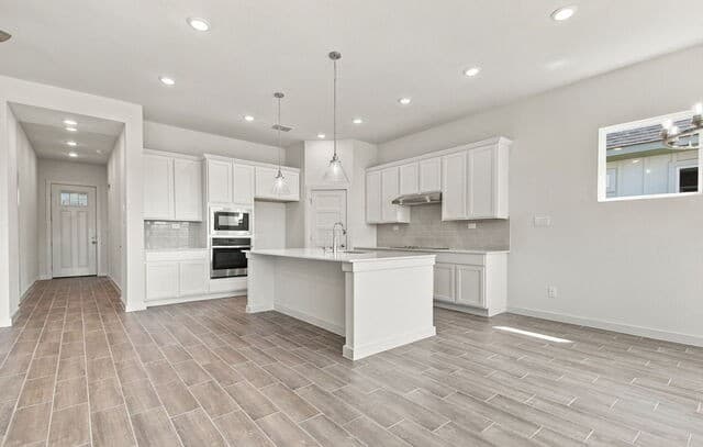 125  Travis Drive, Castroville, TX 78009 — photo 6