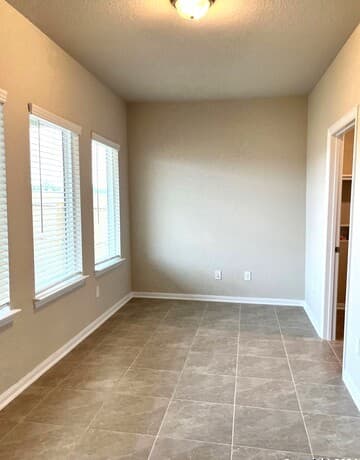 9223  Grand Western, Converse, TX 78109 — photo 5