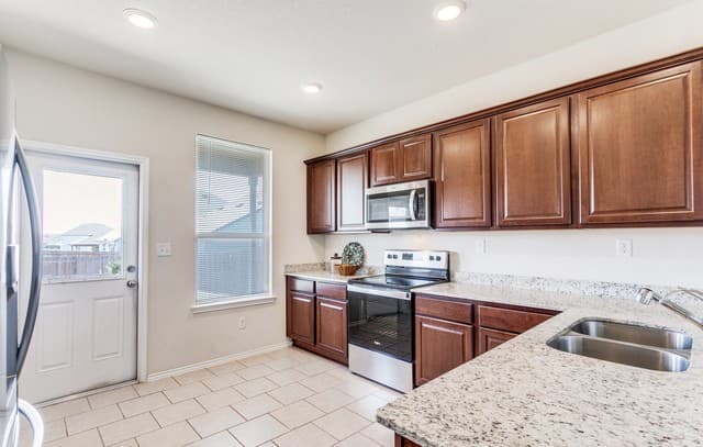 10628  Rayburn Lndg, San Antonio, TX 78252 — photo 9
