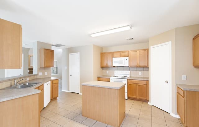 6526  Charles Field, San Antonio, TX 78238 — photo 6